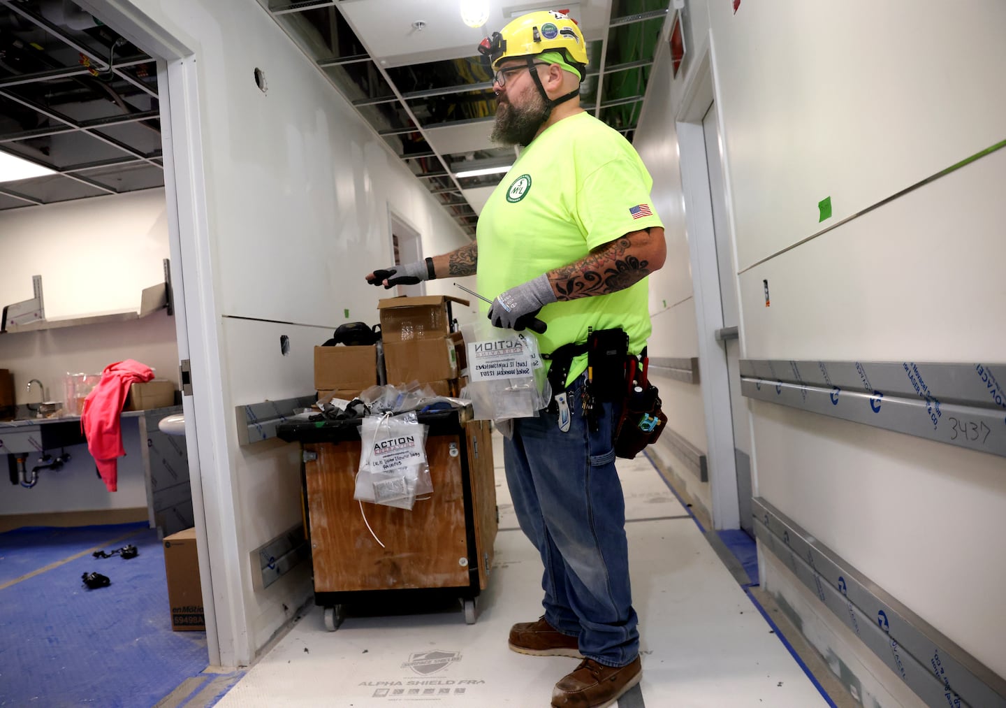 Most Americans loathe data centers. Construction workers love them.