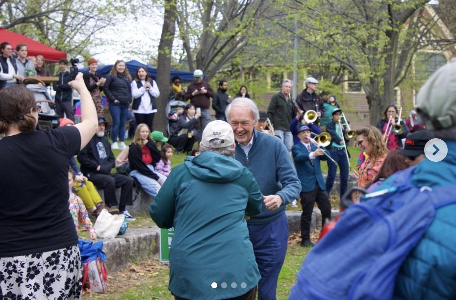 In Jamaica Plain yesterday, activists and community members gathered for the 48th annual Wake Up The Earth Festival: a great reminder of the joy and power we share when we organize together.