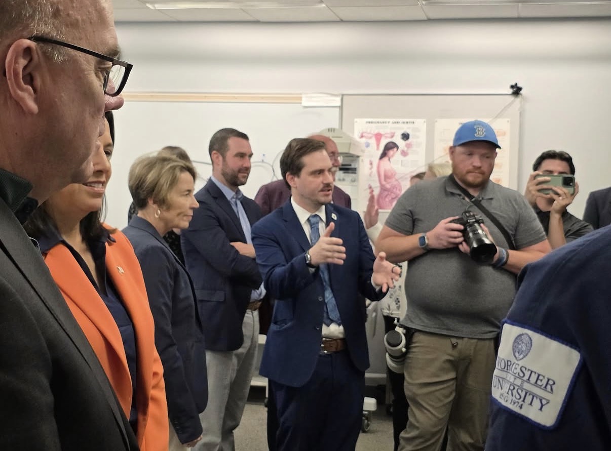 It was great to join @massgovernor @massltgov & @repmcgovern and my legislative colleagues at @worcesterstate for a tour of the Nursing and Speech-Hearing-Language science clinics. 