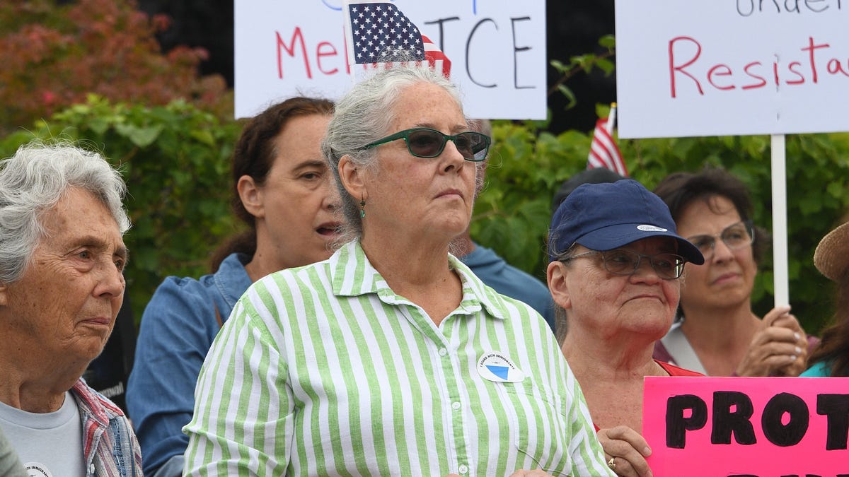 Background Resistance: Impacts of Dissent Beyond the Front Lines
