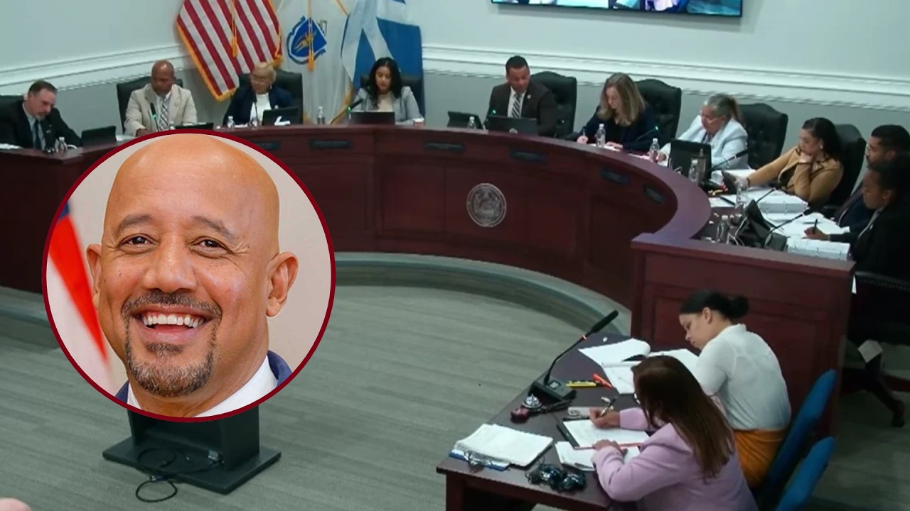 No-confidence resolution against Lawrence mayor heads to committee after city council vote falls ...