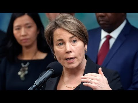 Healey touts economic wins in Chamber of Commerce speech